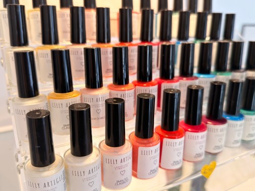 Smalto lilly artigli - 💅,